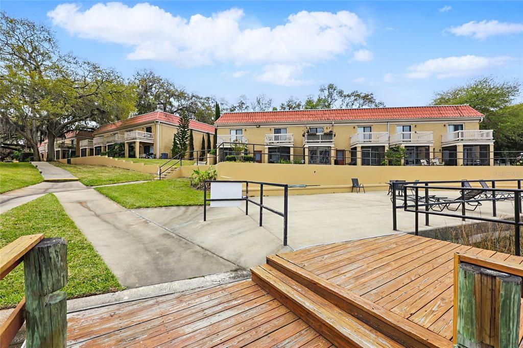 For Sale: $169,900 (2 beds, 3 baths, 1042 Square Feet)