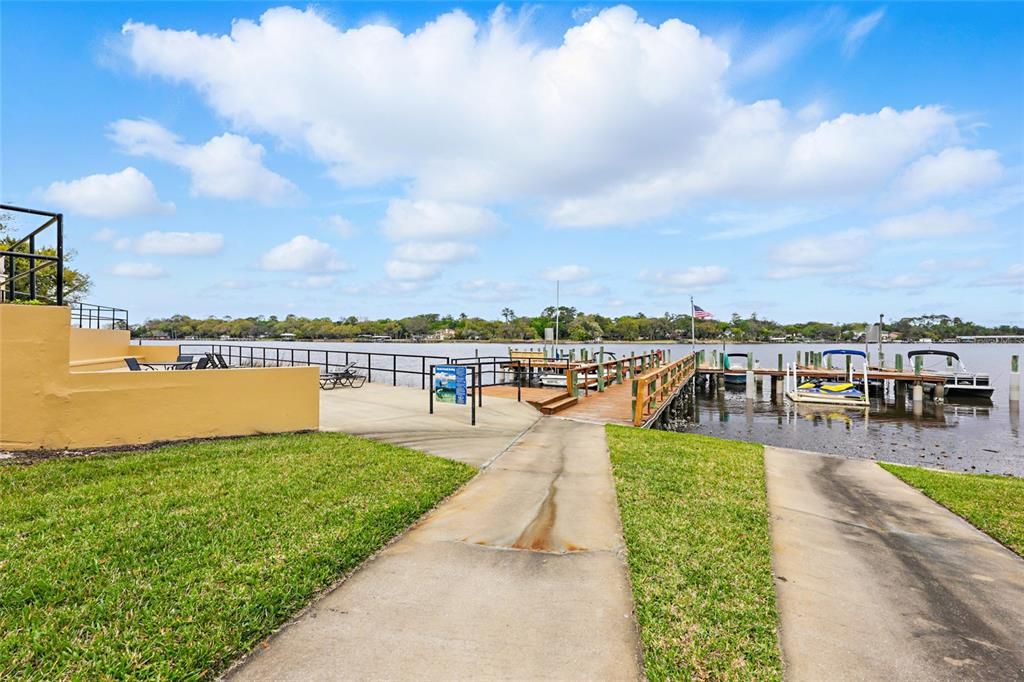 For Sale: $169,900 (2 beds, 3 baths, 1042 Square Feet)