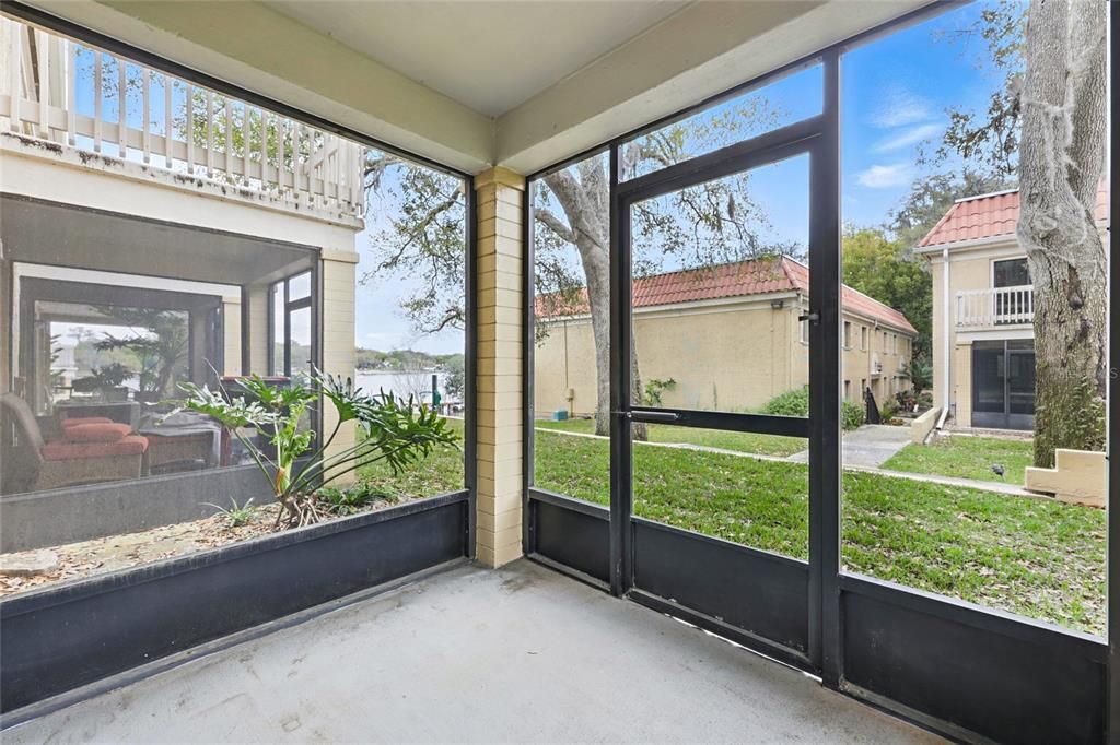 For Sale: $169,900 (2 beds, 3 baths, 1042 Square Feet)