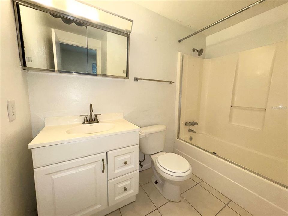 На продажу: $122,500 (2 спален, 2 ванн, 874 Квадратных фут)