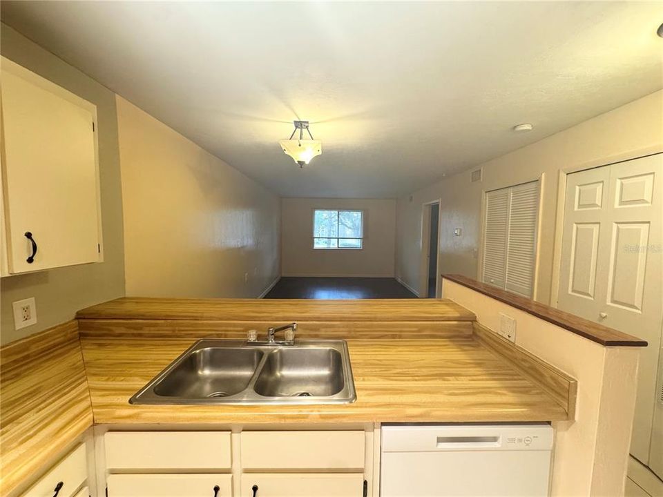 На продажу: $122,500 (2 спален, 2 ванн, 874 Квадратных фут)