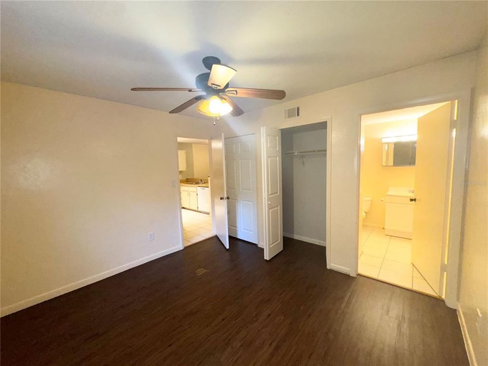 На продажу: $122,500 (2 спален, 2 ванн, 874 Квадратных фут)