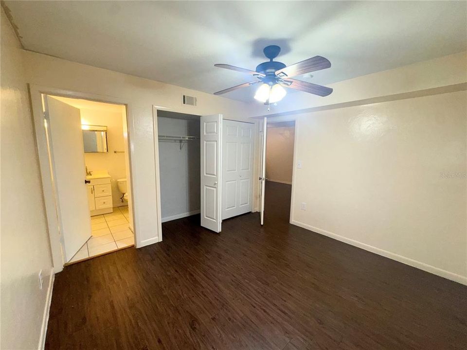 На продажу: $122,500 (2 спален, 2 ванн, 874 Квадратных фут)