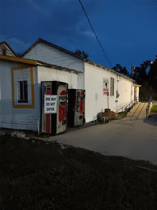 For Sale: $270,000 (0 beds, 0 baths, 760 Square Feet)