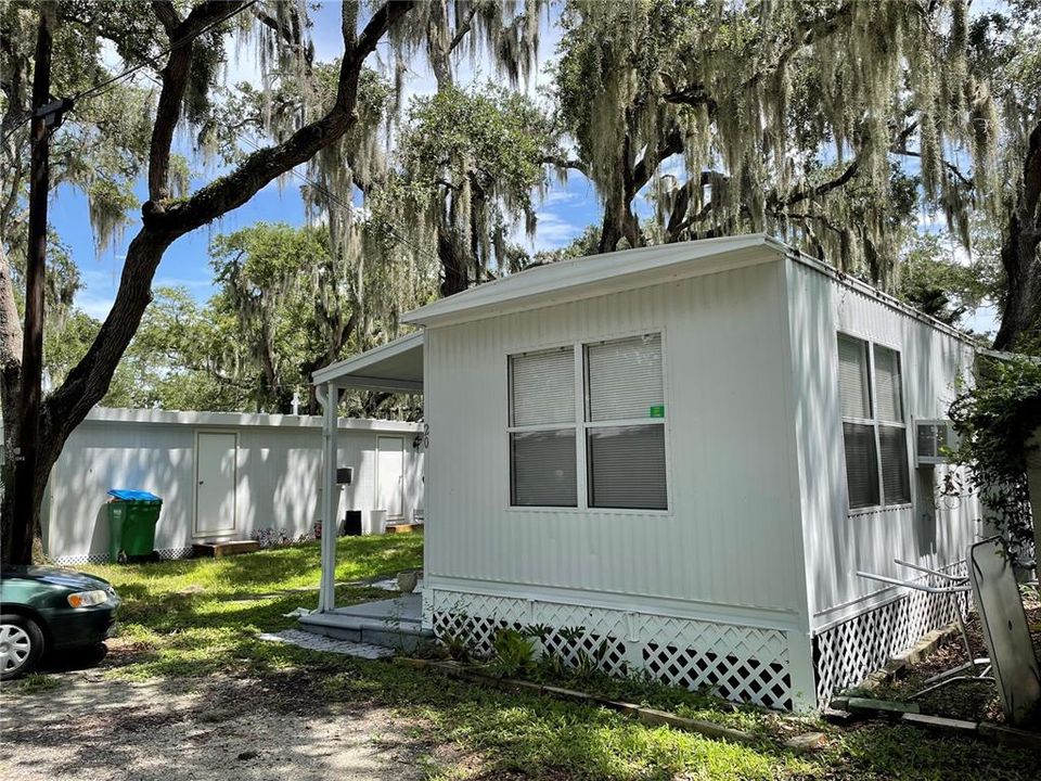 Под контрактом: $1,300,000 (440 спален, 0 ванн, 100 Квадратных фут)