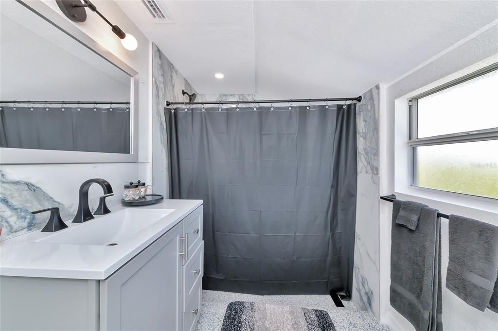 Activo con contrato: $525,000 (3 camas, 2 baños, 1602 Pies cuadrados)