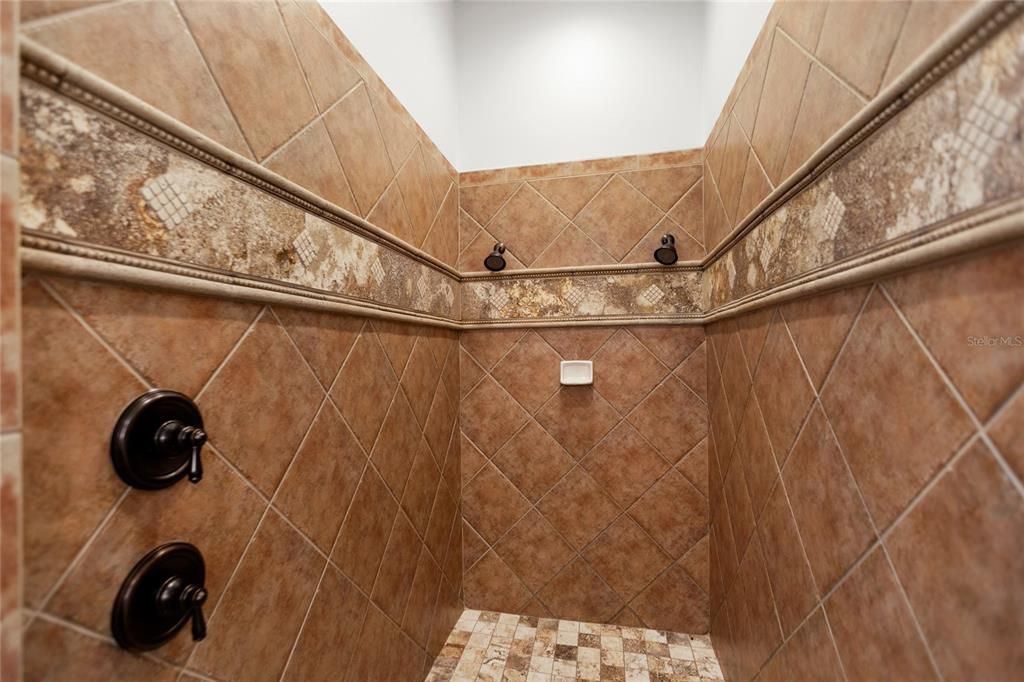 For Sale: $1,080,000 (4 beds, 4 baths, 4676 Square Feet)