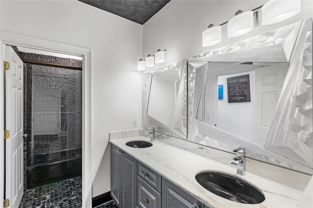 For Sale: $1,080,000 (4 beds, 4 baths, 4676 Square Feet)