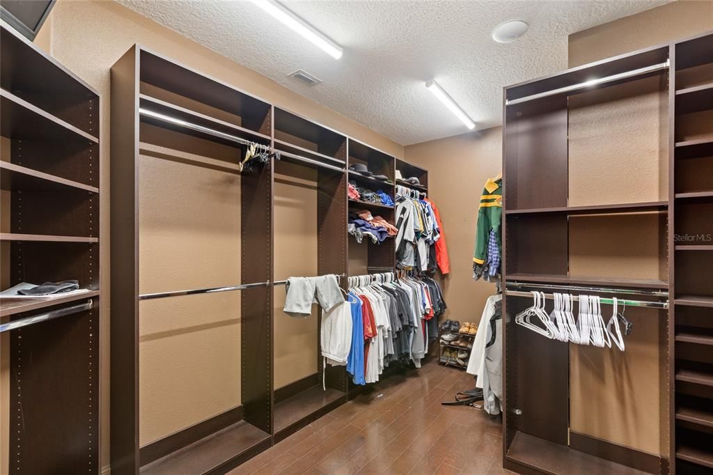 For Sale: $1,080,000 (4 beds, 4 baths, 4676 Square Feet)