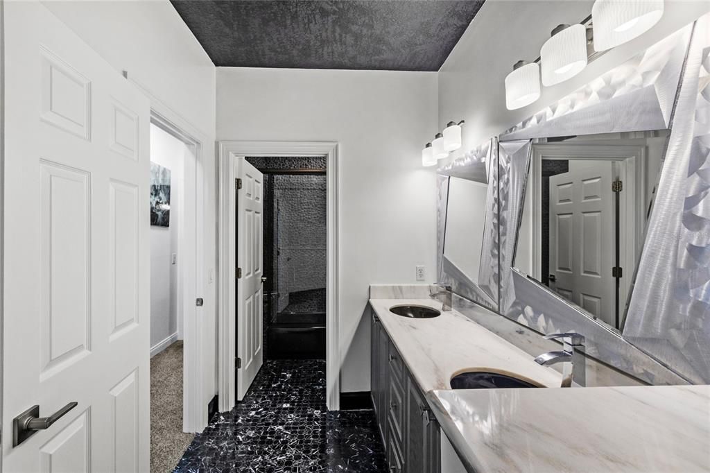 For Sale: $1,080,000 (4 beds, 4 baths, 4676 Square Feet)