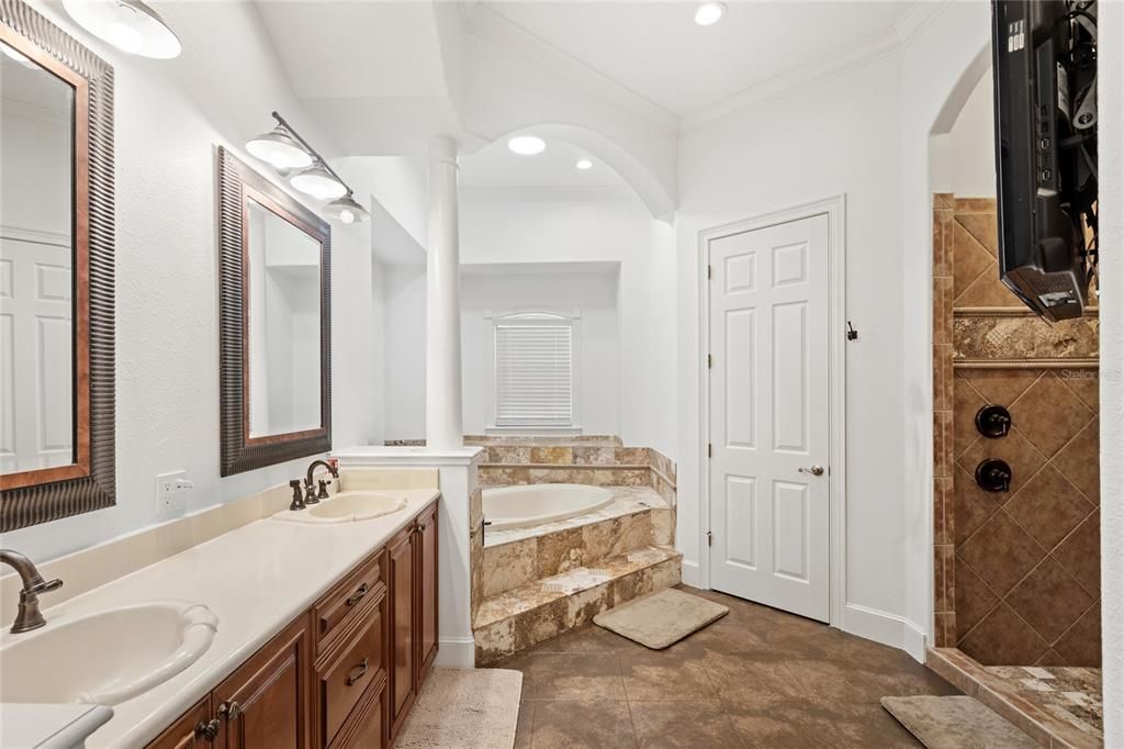 For Sale: $1,080,000 (4 beds, 4 baths, 4676 Square Feet)