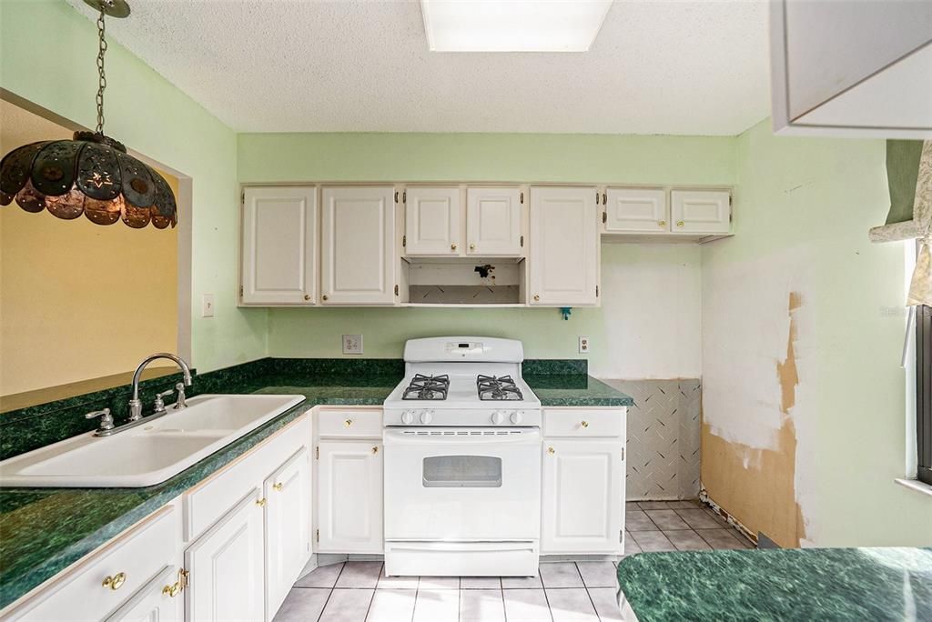 Active With Contract: $79,000 (1 beds, 1 baths, 646 Square Feet)