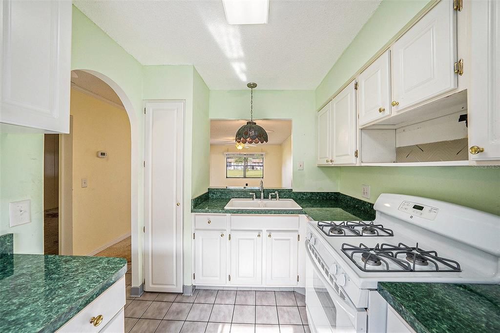 Active With Contract: $79,000 (1 beds, 1 baths, 646 Square Feet)