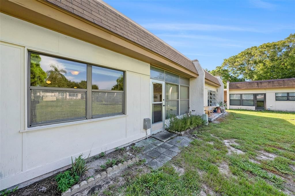 Active With Contract: $79,000 (1 beds, 1 baths, 646 Square Feet)