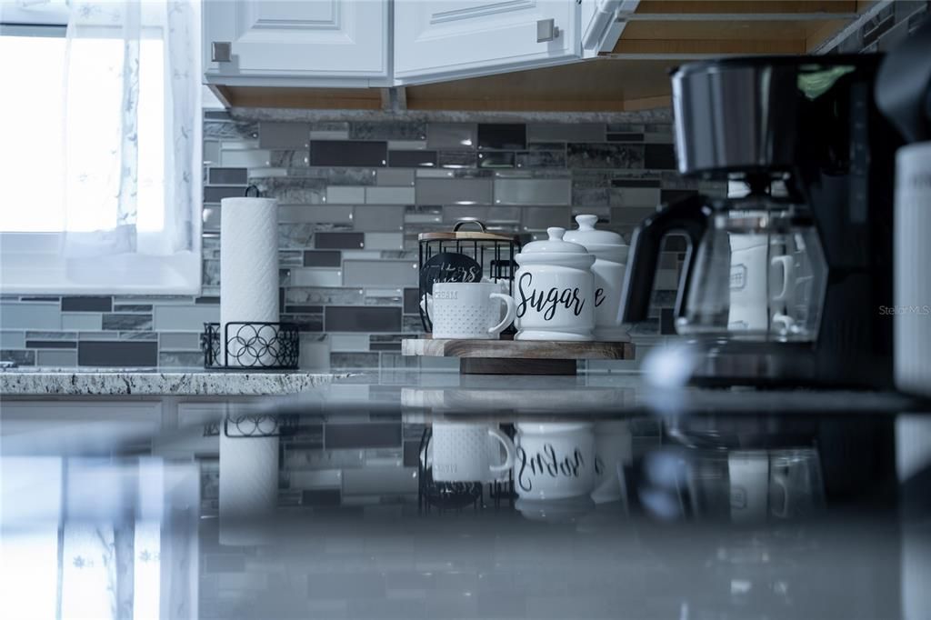 待售: $370,000 (3 贝兹, 2 浴室, 1946 平方英尺)