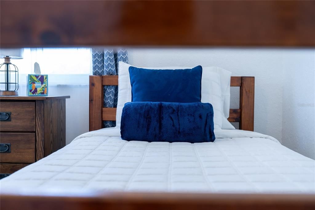 待售: $370,000 (3 贝兹, 2 浴室, 1946 平方英尺)