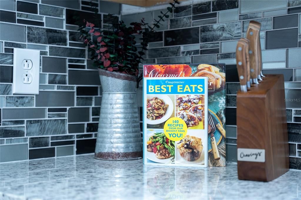 待售: $370,000 (3 贝兹, 2 浴室, 1946 平方英尺)