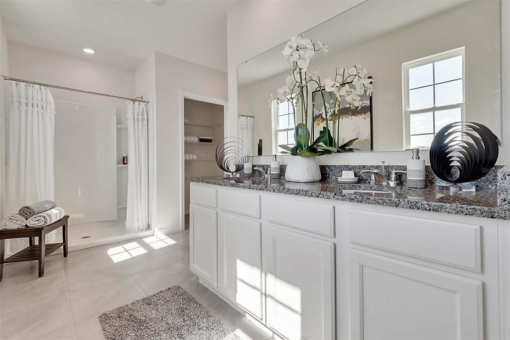 Activo con contrato: $474,990 (4 camas, 2 baños, 2432 Pies cuadrados)