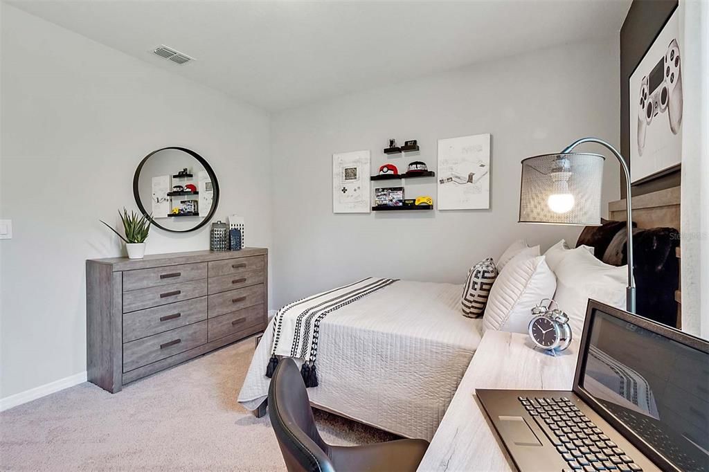 Activo con contrato: $474,990 (4 camas, 2 baños, 2432 Pies cuadrados)