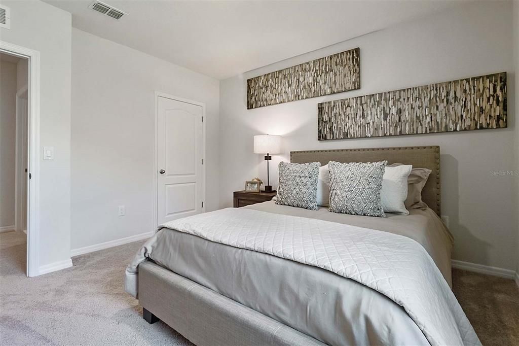 Activo con contrato: $474,990 (4 camas, 2 baños, 2432 Pies cuadrados)