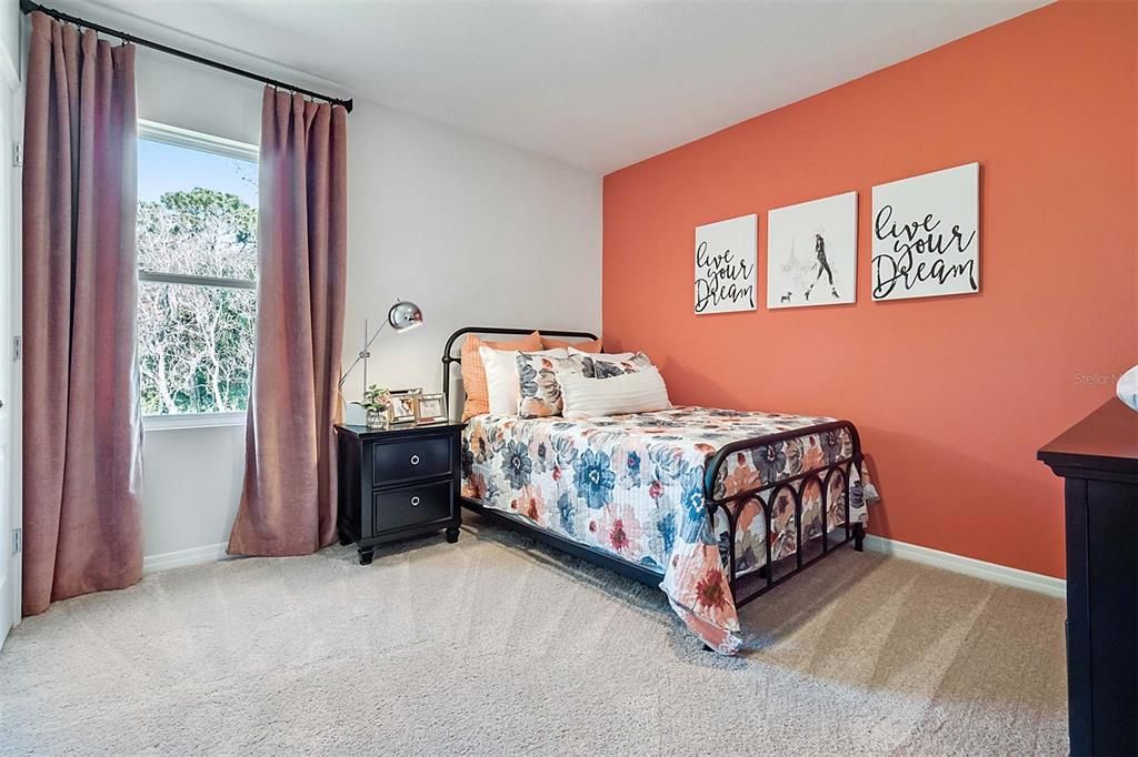 Activo con contrato: $474,990 (4 camas, 2 baños, 2432 Pies cuadrados)