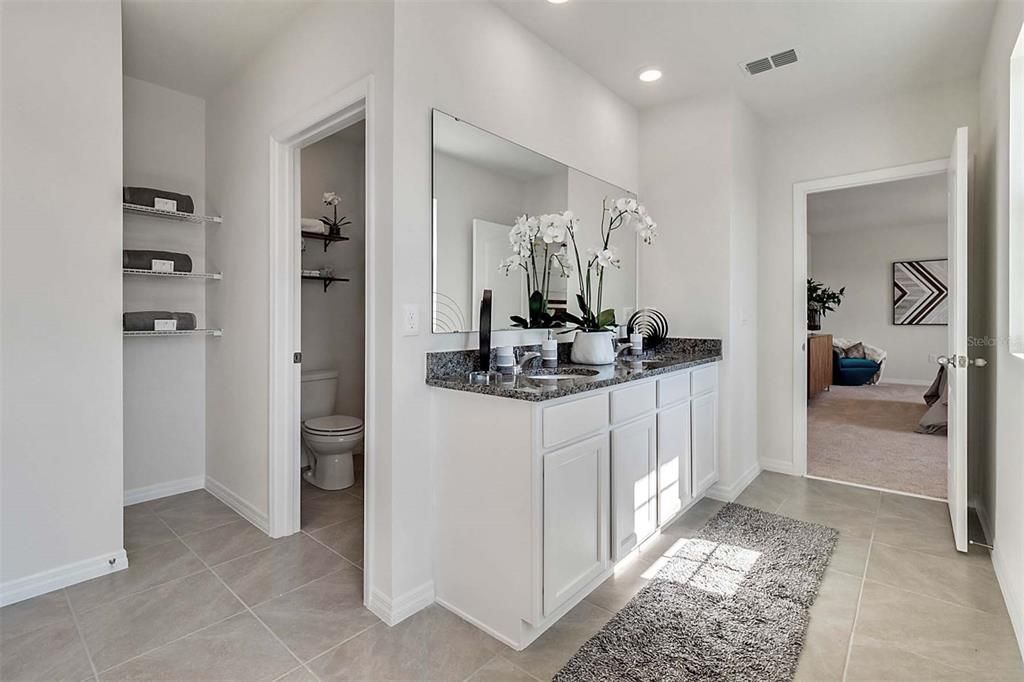 Activo con contrato: $474,990 (4 camas, 2 baños, 2432 Pies cuadrados)