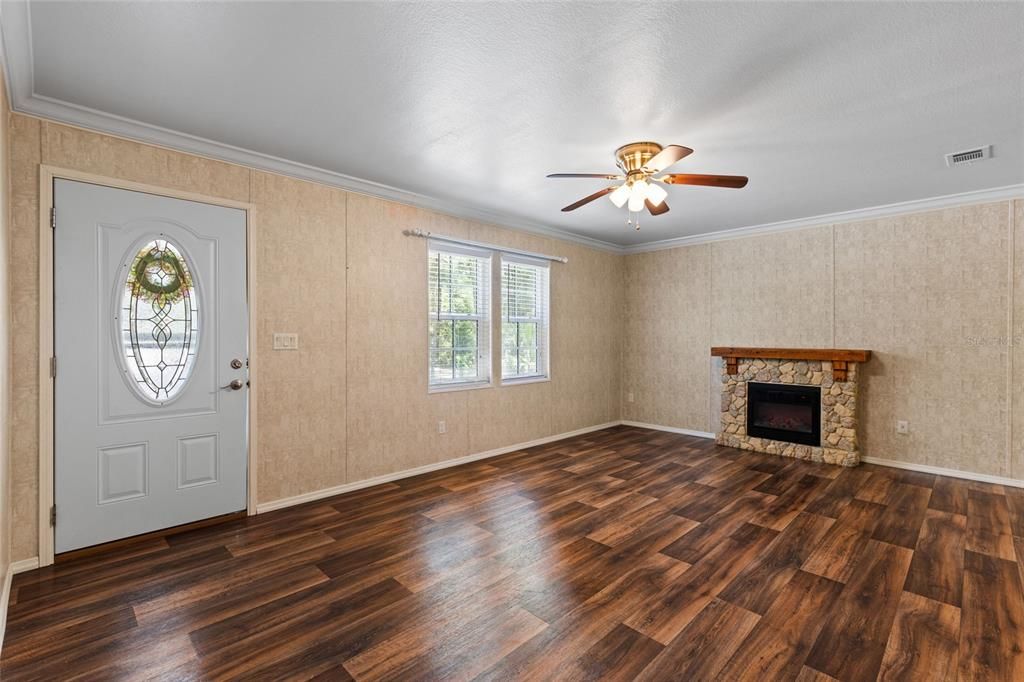 待售: $299,900 (3 贝兹, 2 浴室, 1576 平方英尺)