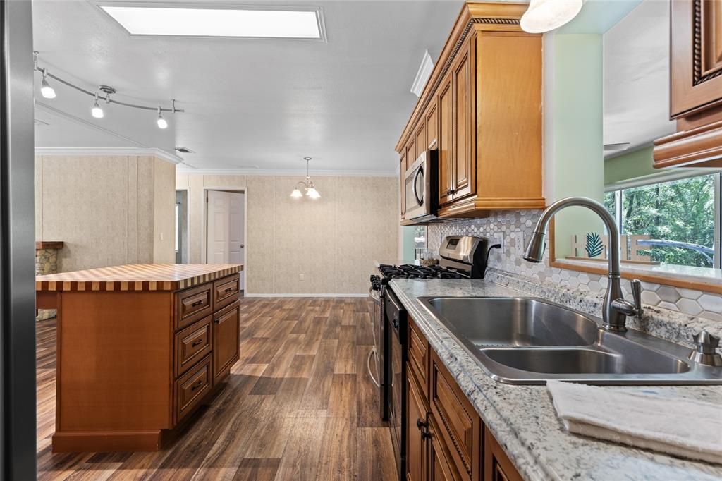 待售: $299,900 (3 贝兹, 2 浴室, 1576 平方英尺)