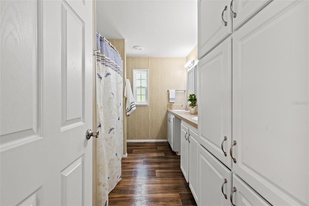 待售: $299,900 (3 贝兹, 2 浴室, 1576 平方英尺)