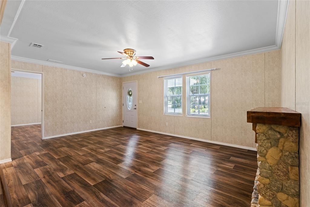 待售: $299,900 (3 贝兹, 2 浴室, 1576 平方英尺)