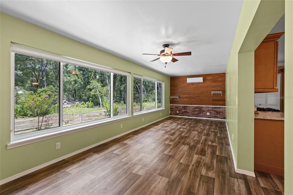 待售: $299,900 (3 贝兹, 2 浴室, 1576 平方英尺)