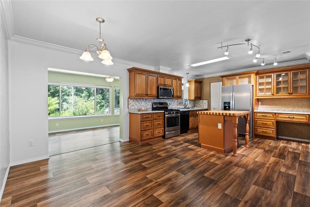 待售: $299,900 (3 贝兹, 2 浴室, 1576 平方英尺)