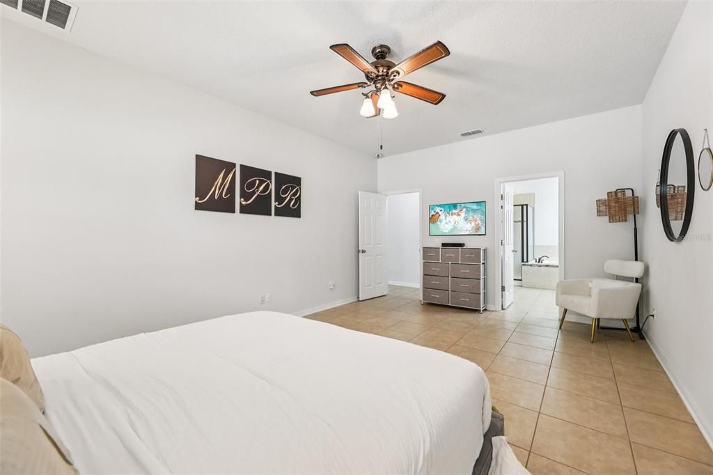 For Sale: $399,000 (4 beds, 2 baths, 2017 Square Feet)