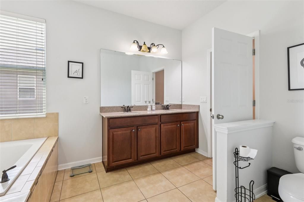 For Sale: $399,000 (4 beds, 2 baths, 2017 Square Feet)