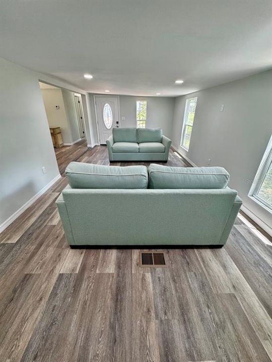 For Sale: $175,000 (3 beds, 2 baths, 1212 Square Feet)