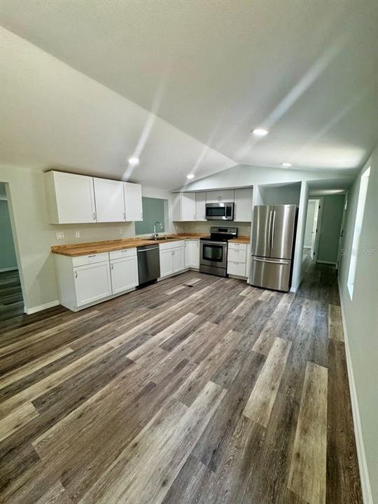 For Sale: $175,000 (3 beds, 2 baths, 1212 Square Feet)