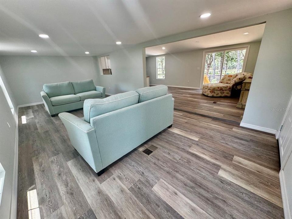 For Sale: $175,000 (3 beds, 2 baths, 1212 Square Feet)