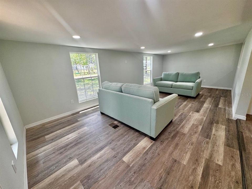 For Sale: $175,000 (3 beds, 2 baths, 1212 Square Feet)