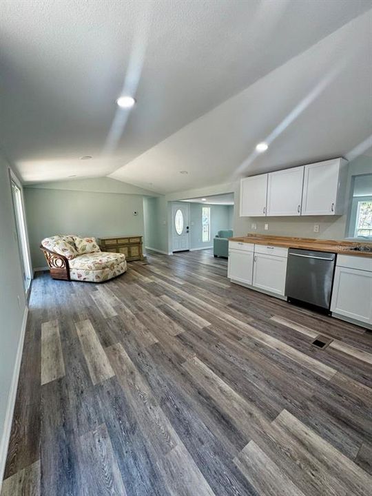 For Sale: $175,000 (3 beds, 2 baths, 1212 Square Feet)