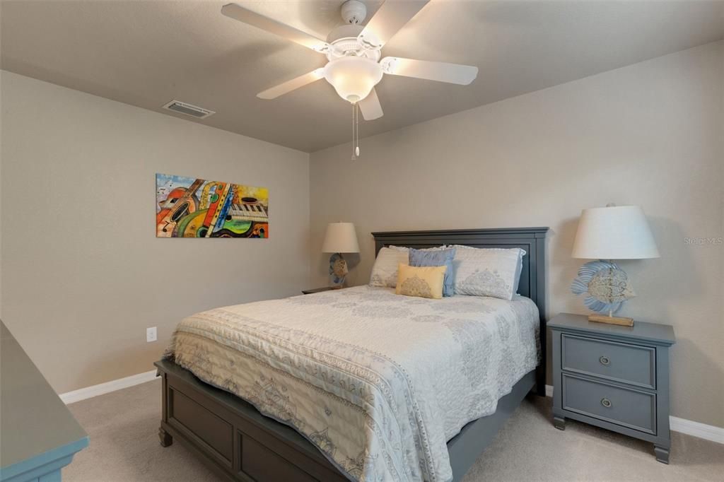 合同活跃: $459,900 (2 贝兹, 2 浴室, 1462 平方英尺)