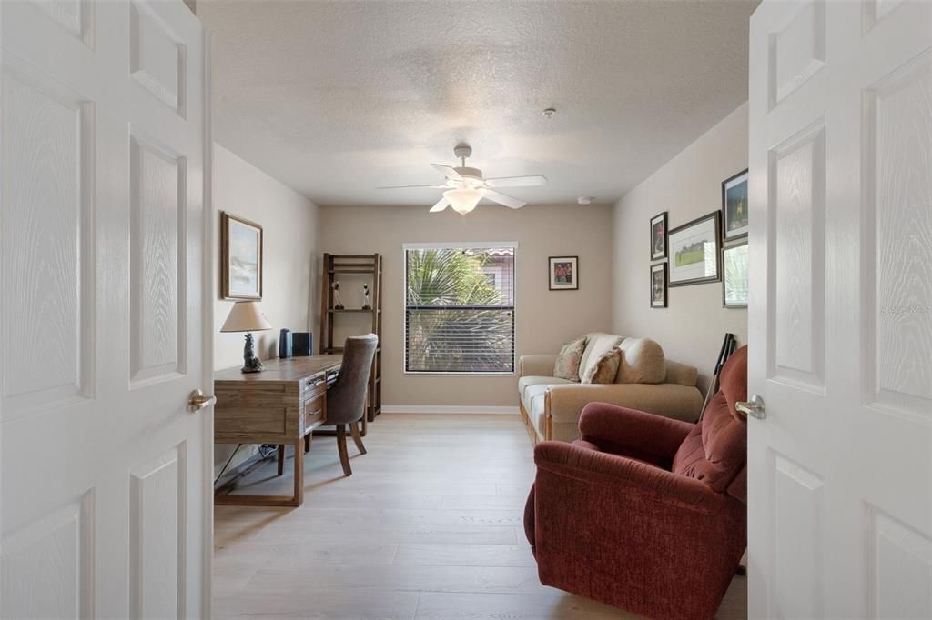 合同活跃: $459,900 (2 贝兹, 2 浴室, 1462 平方英尺)