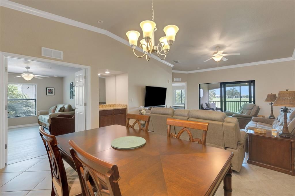 合同活跃: $459,900 (2 贝兹, 2 浴室, 1462 平方英尺)