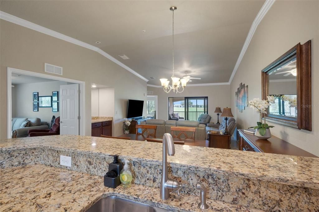 合同活跃: $459,900 (2 贝兹, 2 浴室, 1462 平方英尺)