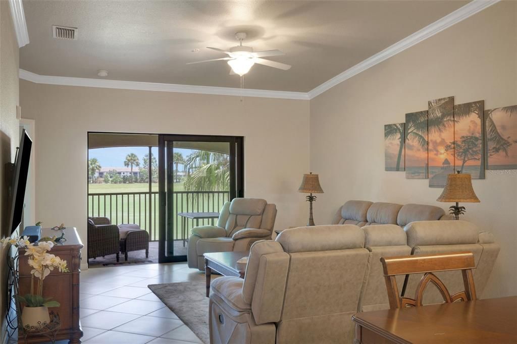 合同活跃: $459,900 (2 贝兹, 2 浴室, 1462 平方英尺)