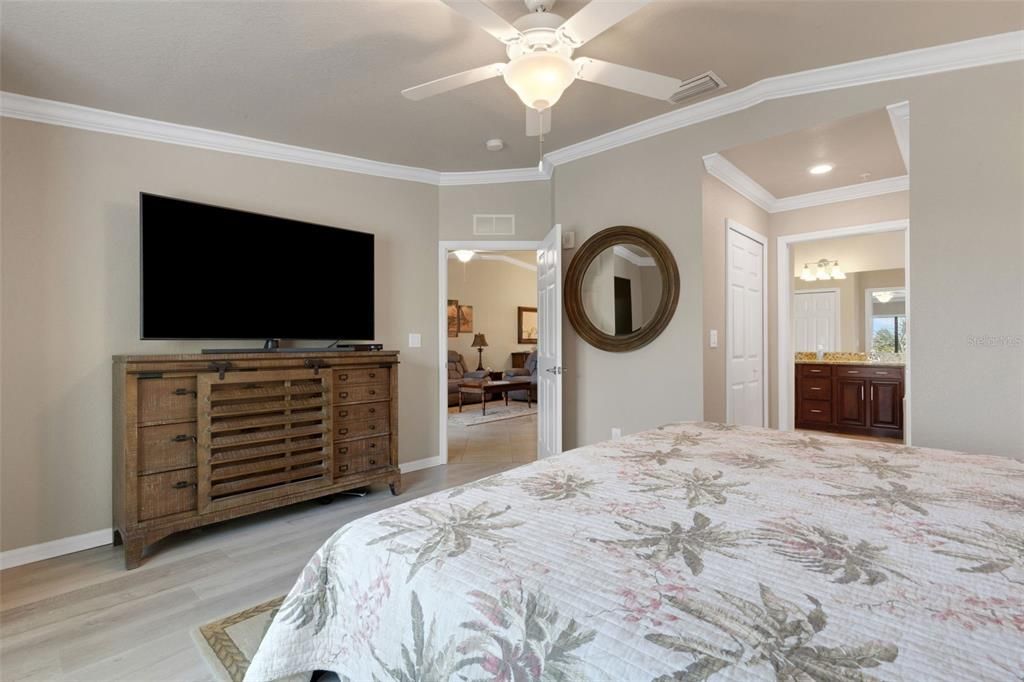 合同活跃: $459,900 (2 贝兹, 2 浴室, 1462 平方英尺)