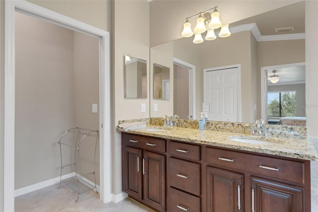 合同活跃: $459,900 (2 贝兹, 2 浴室, 1462 平方英尺)