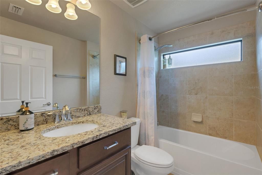 合同活跃: $459,900 (2 贝兹, 2 浴室, 1462 平方英尺)