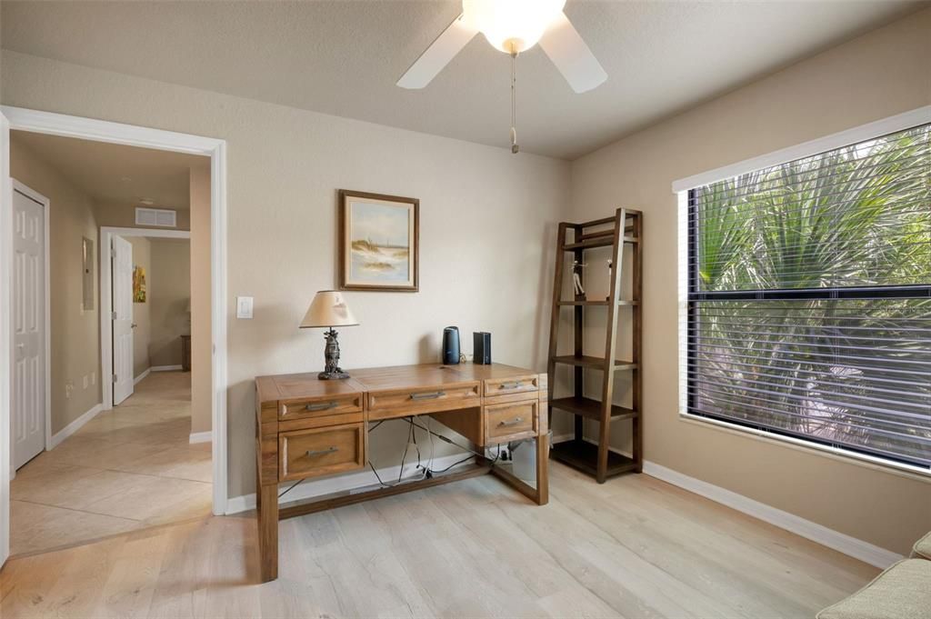 合同活跃: $459,900 (2 贝兹, 2 浴室, 1462 平方英尺)