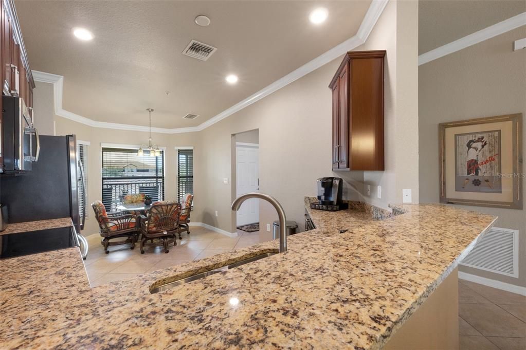 合同活跃: $459,900 (2 贝兹, 2 浴室, 1462 平方英尺)