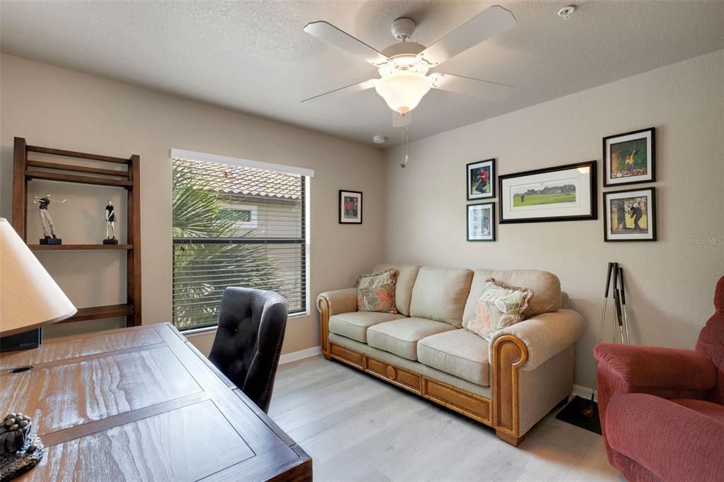 合同活跃: $459,900 (2 贝兹, 2 浴室, 1462 平方英尺)